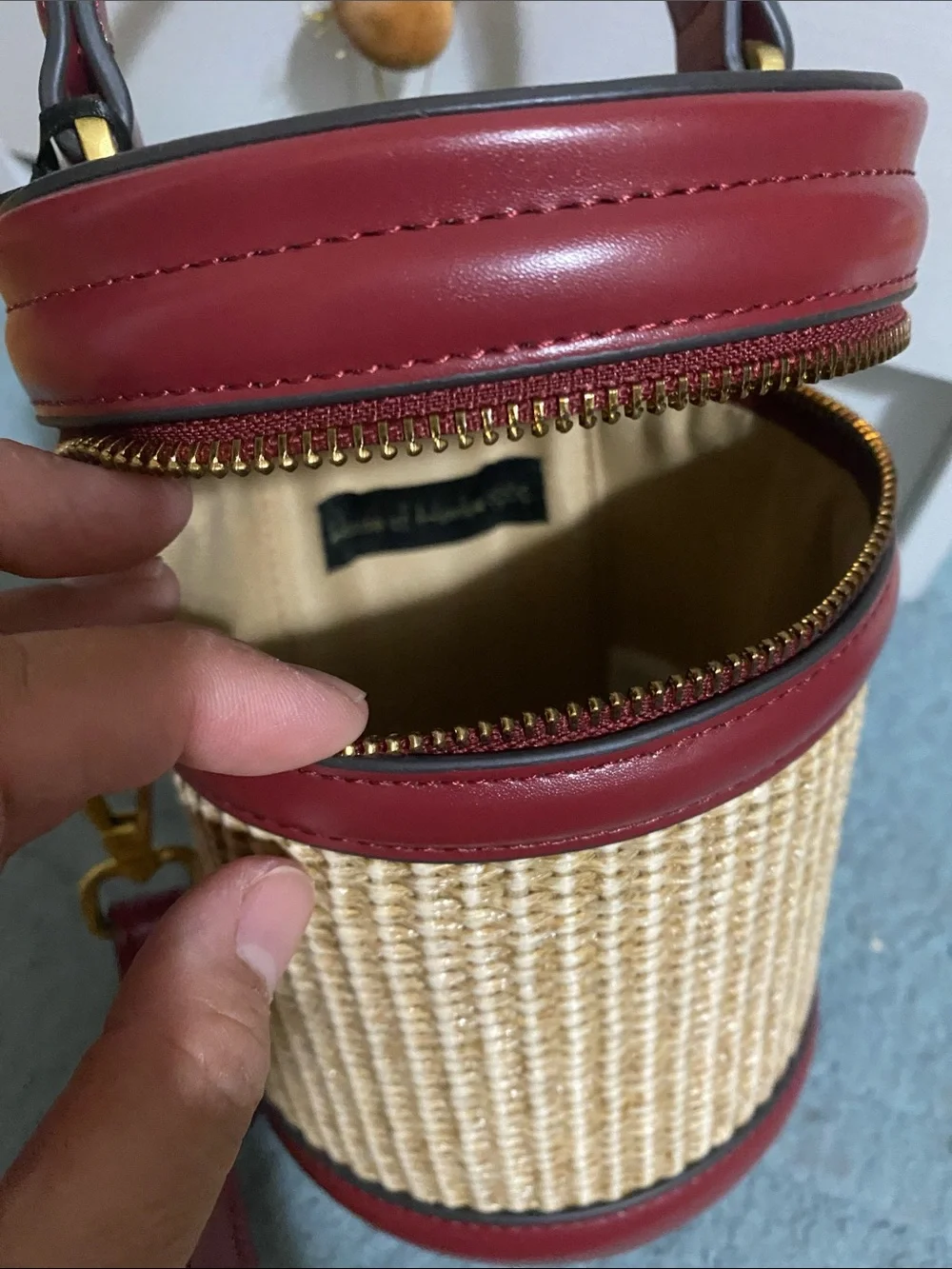 House of Harlow 1960 Red Trim Woven Barrel Crossbody - Picture 3 of 3